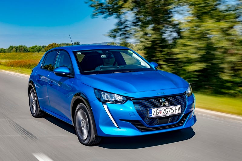 Il loue une voiture neuve pour une journée et la rend... avec 23 000 km au compteur